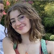 Étudiante en 2ème année AES qui peut donner des cours particuliers de maths